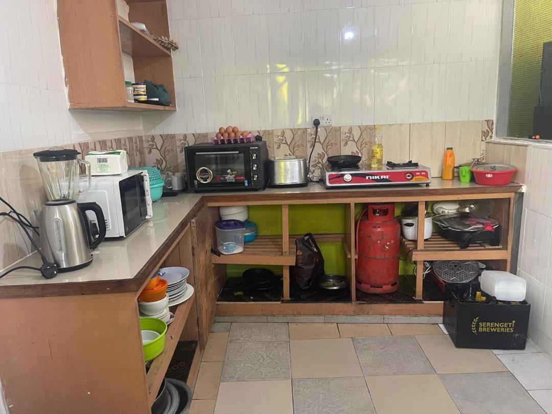 达累斯萨拉姆L&J Modern Backpackers Kinondoni住宿加早餐旅馆 外观 照片