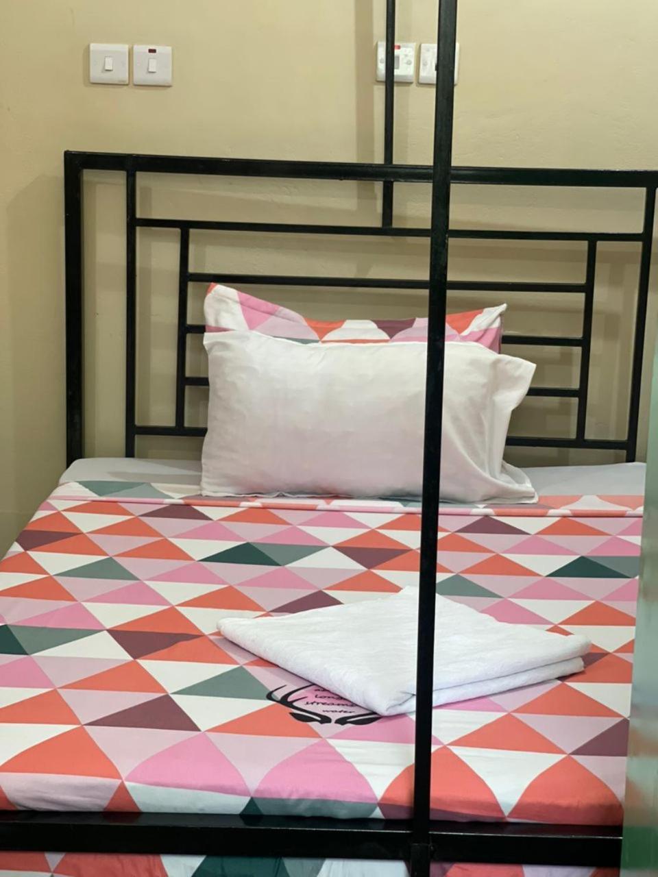 达累斯萨拉姆L&J Modern Backpackers Kinondoni住宿加早餐旅馆 客房 照片
