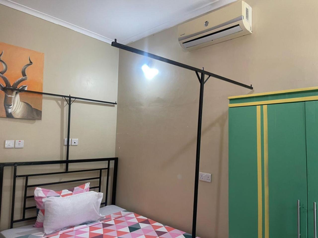 达累斯萨拉姆L&J Modern Backpackers Kinondoni住宿加早餐旅馆 客房 照片